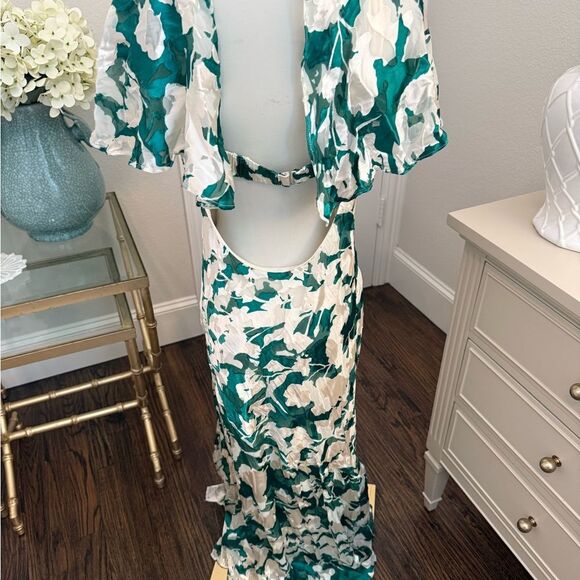 NWOT ASTR the label Florecita Dress in Green Cream Burnout-X28 - Picture 5 of 8